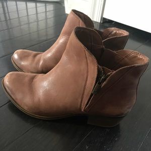 Lucky Brand; tan ankle boots